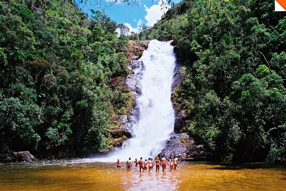 03-Cachoeira-de-Sto-Izidro-Divulgac-a-o-Parque-Nacional-da-Serra-da-Bocaina-copy