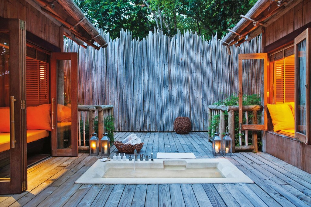 outdoor-bathroom-at-bayview-pool-villa-suite-soneva-kiri-thailand-conde-nast-traveller-26jan15-pr_1440x960