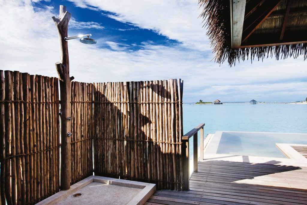 outdoor-bathroom-at-maalifushi-by-como-maldives-conde-nast-traveller-26jan15-pr_1440x960