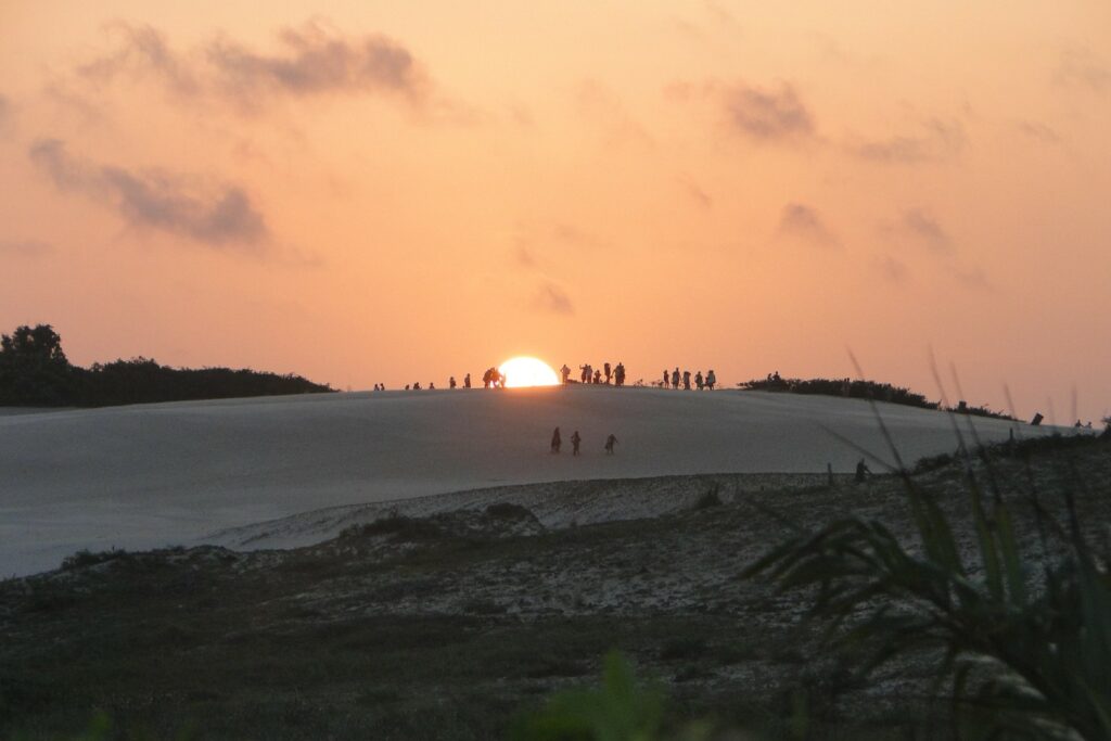 O pôr do sol visto das dunas é de lei