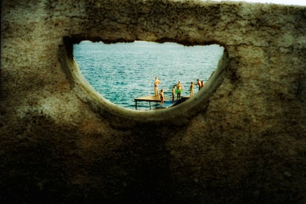 Ensaio "Youth", no Mediterrâneo, de Miro Lovejoy Teplitzky