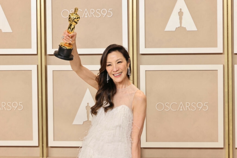 Michelle Yeoh, que fez discurso emocionante no Oscar sobre etarismo