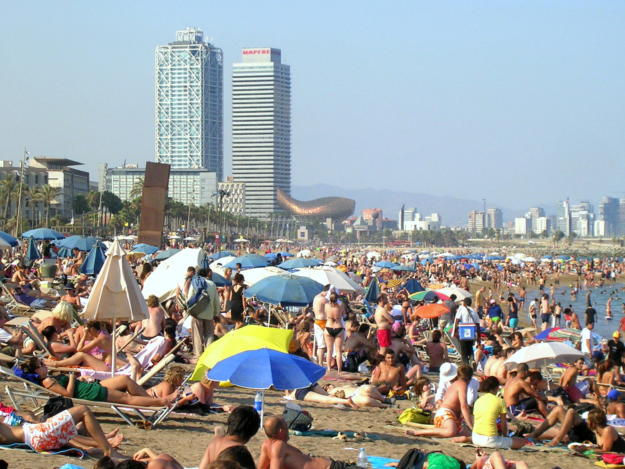 Barceloneta, a praia mais muvucada da cidade